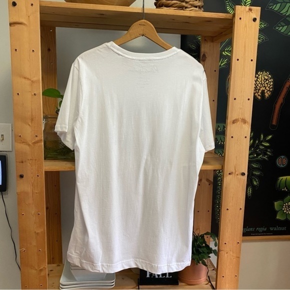 Robert Graham White Purple Gray Skull Leon Graphic Tee T-shirt - Picture 3 of 13